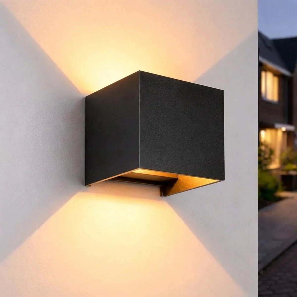 Bol.com Luminize buitenlamp met schemersensor - wandlamp met dag en nacht sensor - 12x12x12cm - 2700k - 12w - zwart - LED aanbieding