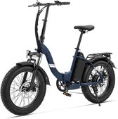 Donkerblauwe vouwfiets met dikke banden, bagagerek en een verwijderbare batterij.