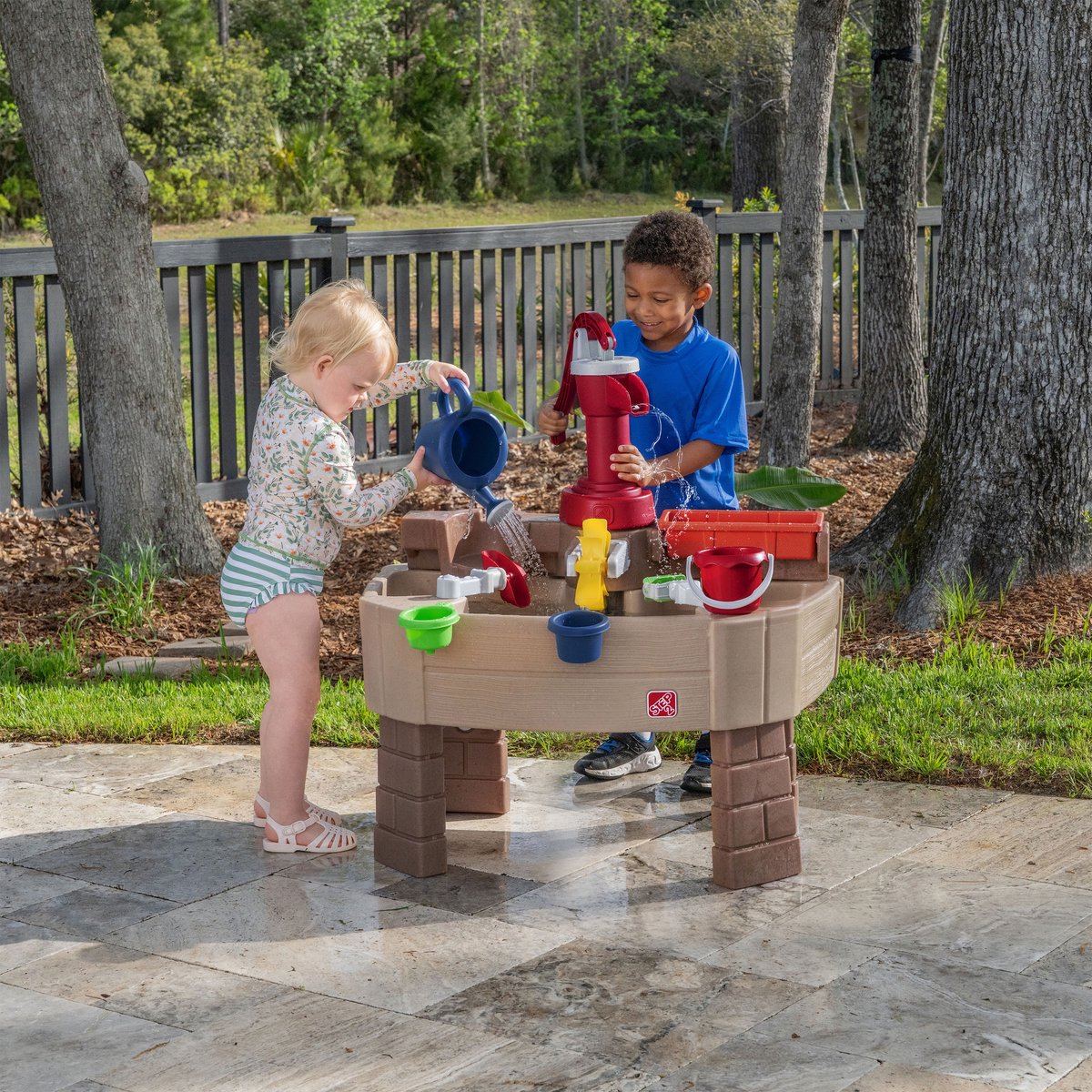 Step2 Pump & Splash Discovery Watertafel – Met waterpomp en 8 accessoires – Waterspeeltafel voor peuters – Buiten speelgoed vanaf 2 jaar – Activiteitentafel met water voor de tuin / buiten — afbeelding 9
