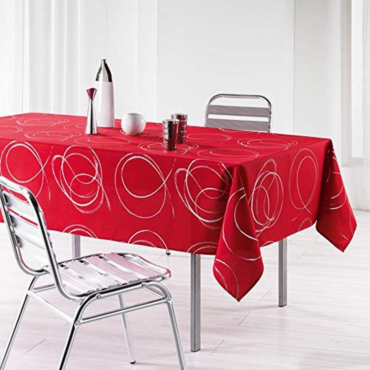 Bedrukkt Tafelkleed in Zilverkleur met Rood Design - 240 x 150 cm