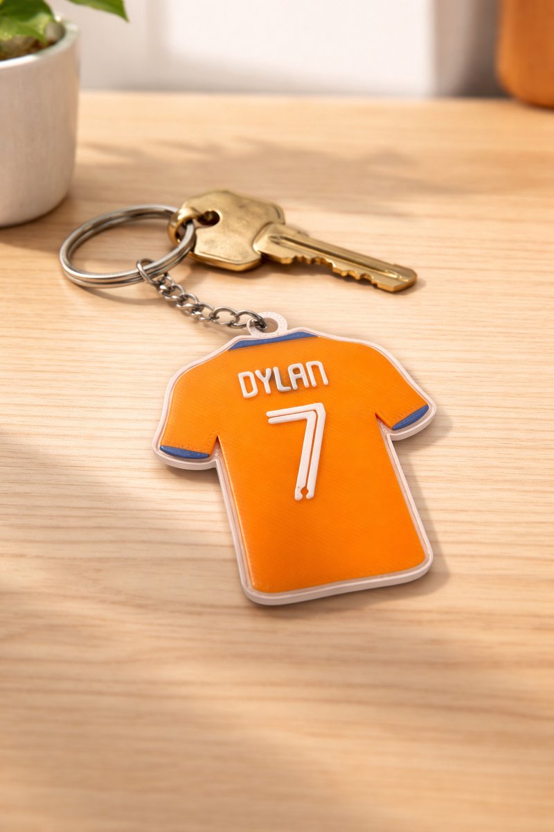 gepersonaliseerde sleutelhanger voetbalshirt met naam en rugnummer - Oranje Shirt – Persoonlijk Cadeau