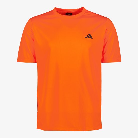Oranje sport T-shirt met korte mouwen en ronde hals, met zwart Adidas logo op de borst.