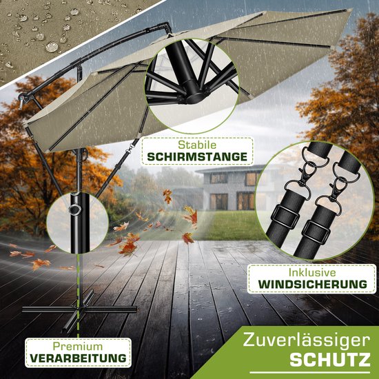 Beige zweefparasol in de regen met windbescherming. 'Stabile Schirmstange' en 'Premium Verarbeitung'.