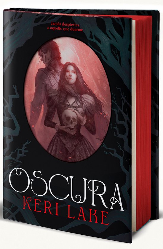 Boekcover van 'Oscura' met een vrouw die een schedel vasthoudt, naast een man in een donkere, bosrijke setting. De tekst 'OSCURA KERI LAKE' is in grote letters aangegeven.