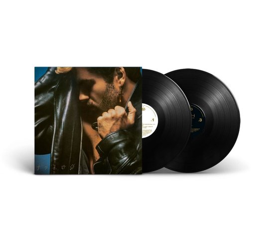 George Michael in zwart leren jack, naast twee zwarte vinylplaten. Cover van de 'Faith' lp.