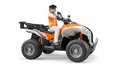 Wit met oranje quad met coureur in oranje vest "EMERGENCY TEAM" en helm.