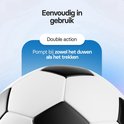 Voetbal met zwart-witte vlakken. Tekst: 'Eenvoudig in gebruik', 'Double action', 'Pompt bij zowel het duwen als het trekken'.