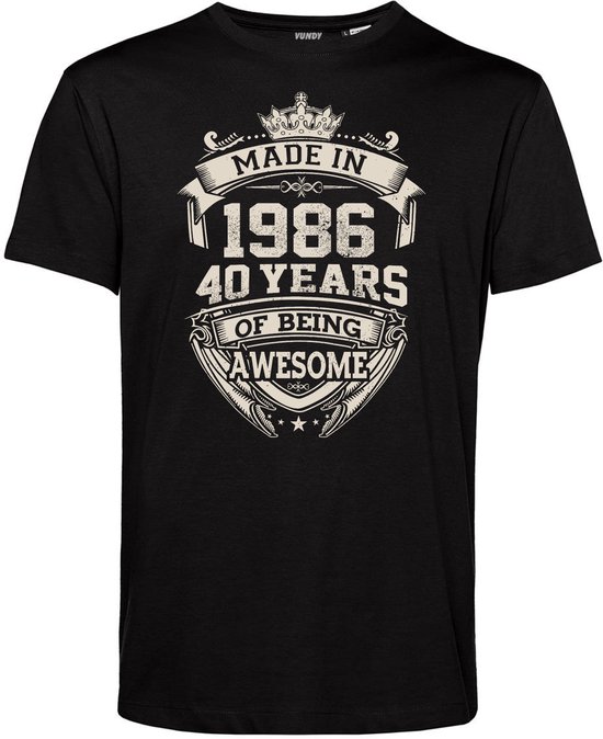 Zwart Vundy T-shirt met de tekst "MADE IN 1986 40 YEARS OF BEING AWESOME" in een badge-design met kroon.