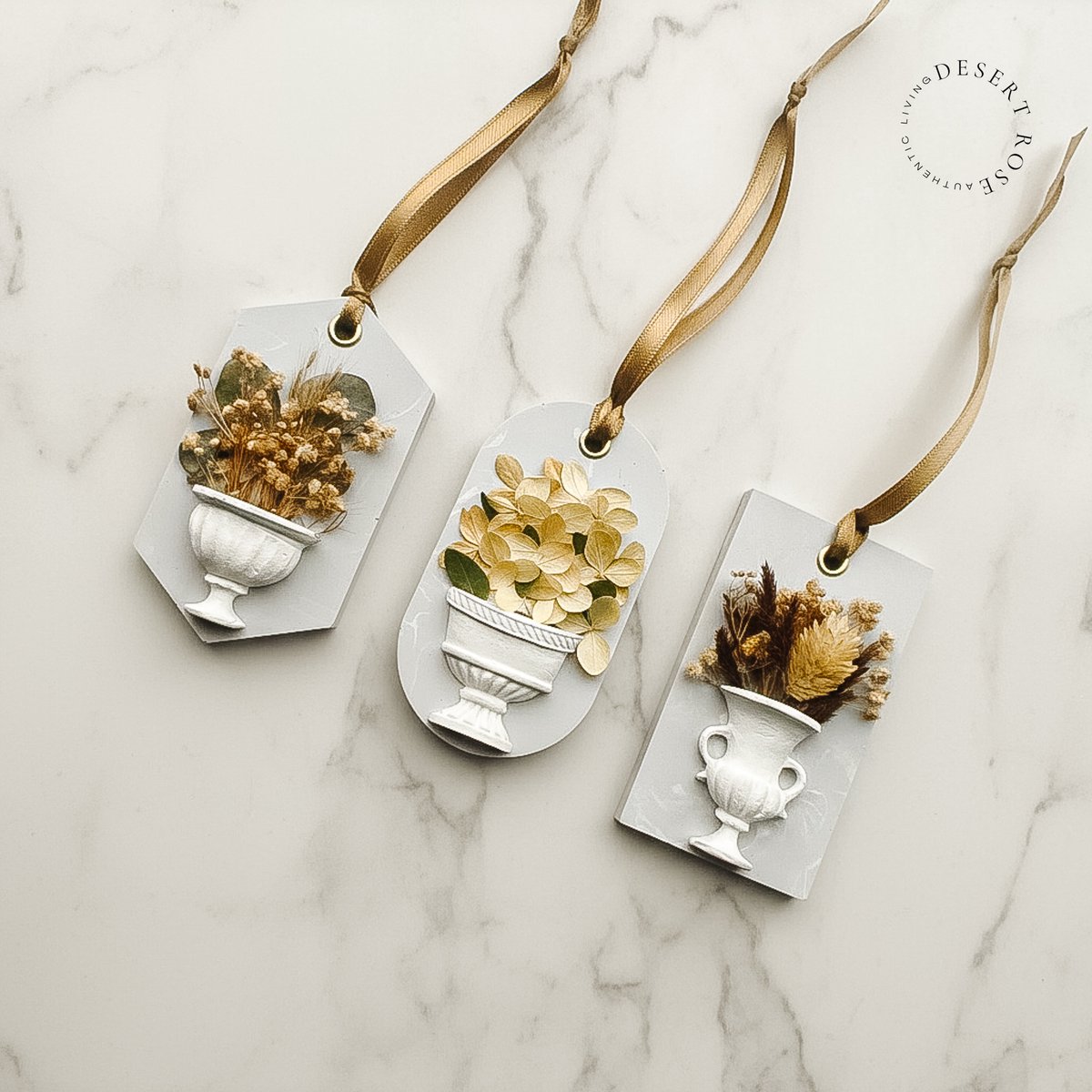 Natuurlijke Aroma Diffuser Hangers Set van 3 – Duurzame Geurverspreiders met Vaasje Design, Gedroogde Bloemen, Essentiële Olie & Cadeauverpakking – Voor Auto, Huis, WC of Slaapkamer