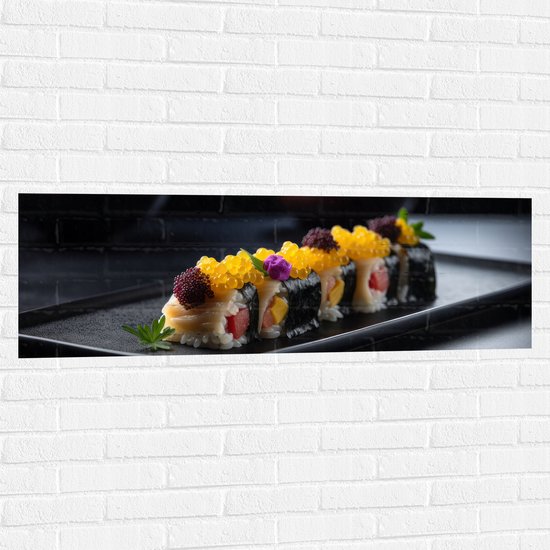 Muursticker - Sushi Rol op Zwart Stenen Plateau - 120x40 cm Foto op Muursticker