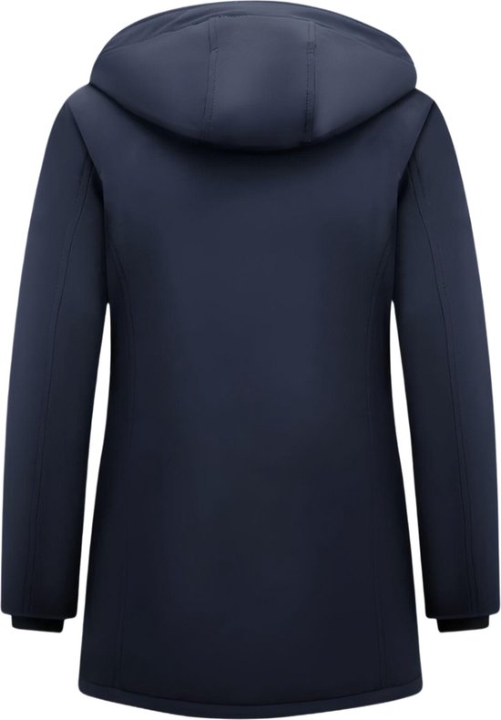 Donkerblauwe winterjas, van achteren gezien, met capuchon en lange mouwen.