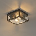 Verlichte vierkante buitenlamp met glazen zijkanten en gouden frame, gemonteerd aan een plafond.