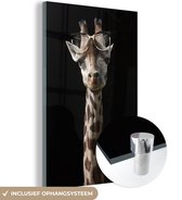 MuchoWow® Glasschilderij 80x120 cm - Schilderij acrylglas - Giraffe - Bril - Zwart - Foto op glas - Schilderijen