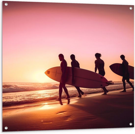 Tuinposter – Groep Surfers op Weg naar de Zee tijdens Zonsondergang - 100x100 cm Foto op Tuinposter (wanddecoratie voor buiten en binnen)