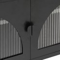 Gros plan des portes noires avec panneaux de verre incurvés, effet rayé.