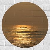 Muursticker Cirkel - Oceaan - Zee - Bootje - Mensen - Zonlicht - 60x60 cm Foto op Muursticker