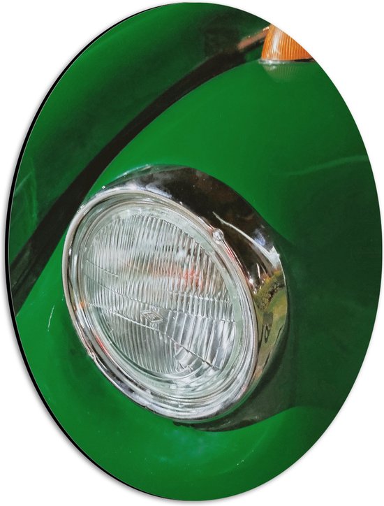 Dibond Ovaal - Close-up van Ouderwetse Koplamp op Groenkleurige Auto - 30x40 cm Foto op Ovaal (Met Ophangsysteem)