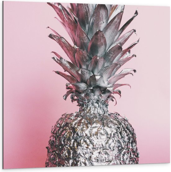 Dibond - Zilveren Ananas met Roze Achtergrond - 100x100 cm Foto op Aluminium (Met Ophangsysteem)