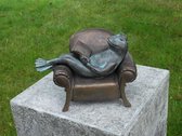Tuinbeeld - bronzen beeld - Kikker in luie stoel - Bronzartes - 13 cm hoog