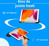 Mobigear Tablethoes geschikt voor Samsung Galaxy Tab S7 FE Hoes | Mobigear Tri-Fold Gel Bookcase + Stylus Houder - Do Not Touch | Zwart