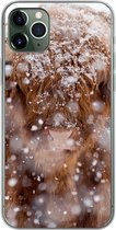 Geschikt voor iPhone 11 Pro Max hoesje - Schotse Hooglander - Horens - Sneeuw - Siliconen Telefoonhoesje