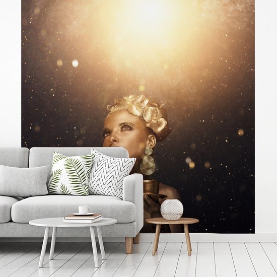 Papier peint Papier peint photo en vinyle - Femme à la peinture corporelle dorée largeur 350 cm x hauteur 350 cm - Tirage photo sur papier peint (disponible en 7 tailles)