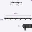 Afmetingen: zwart rek van 60 cm lang, 5 cm hoog en 3 cm diep met 7 houders.