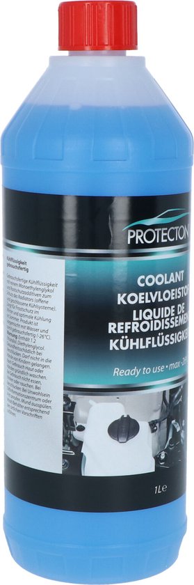 Blauwe koelvloeistof in een doorzichtige plastic fles met rode dop. Het label vermeldt 'Protecton', 'Coolant', 'Koelvloeistof', 'Liquide de refroidissement', 'Kühlflüssigkeit' en 'Ready to use - max -26°C'.