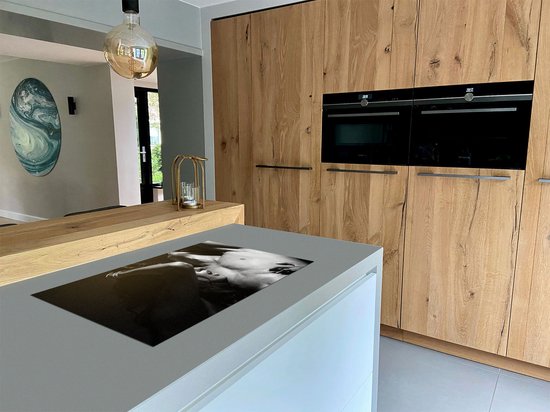 Chefcare Inductie Beschermer Naakte Vrouw met Man - Liefde Koppel - Zwart Wit - 91,6x52,7 cm - Afdekplaat Inductie - Kookplaat Beschermer - Inductie Mat