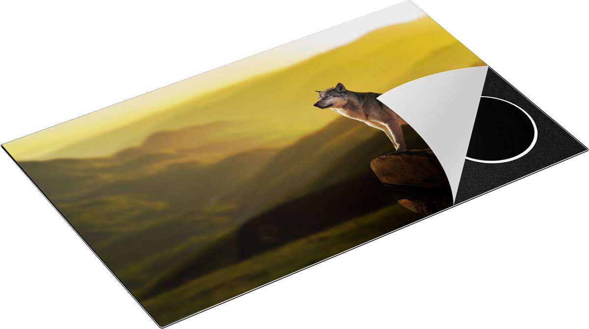 Chefcare Inductie Beschermer Wolf op een Rots met een Heuvel Landschap - 85x55 cm - Afdekplaat Inductie - Kookplaat Beschermer - Inductie Mat