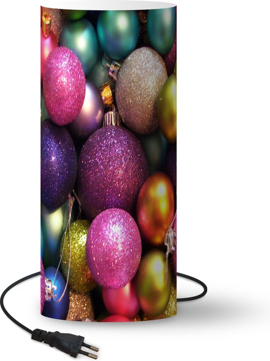 Lamp - Nachtlampje - Tafellamp Slaapkamer - Een Close-up Van Kleurrijke Kerstballen 70 Cm Hoog O29 6 Cm Inclusief Led Lamp