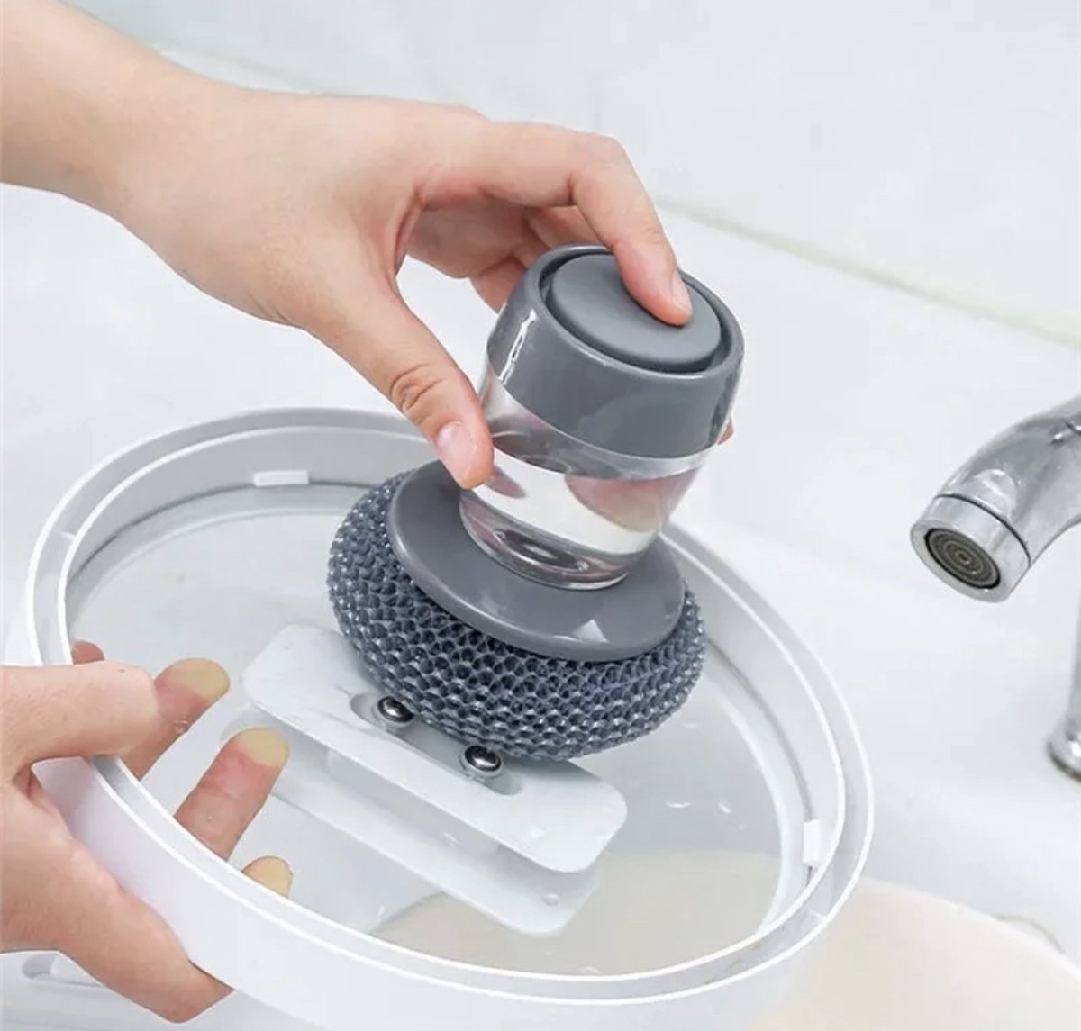 Schoonmaak spons met zeepdispenser - schoonmaak tool zeeptank - unieke schoonmaak tool - IXEN