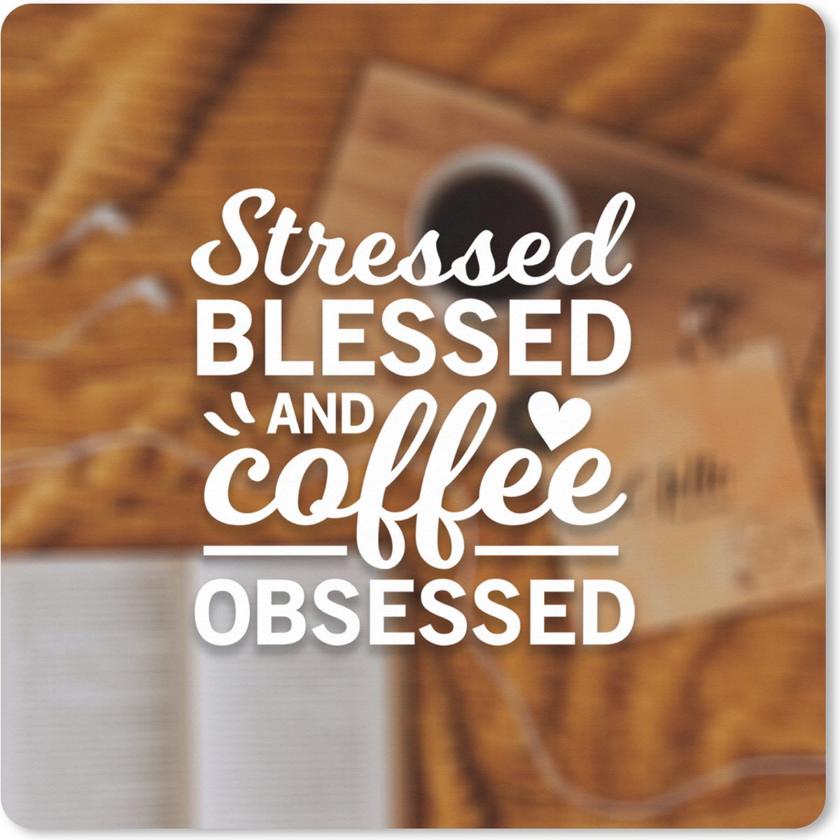 Muismat XXL 40x40 cm - Bureau onderlegger - Bureau mat Koffie - Quotes - Spreuken - Stressed blessed and coffee - Bureaumat - Gaming mousepad xl - Bureaulegger groot - Computer deskmat