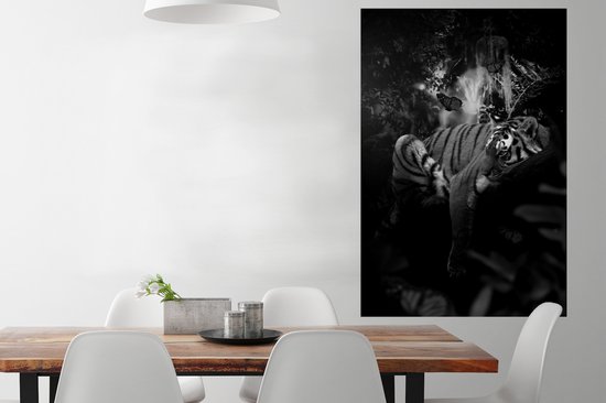 Affiche Tigre et papillons dans la jungle - noir et blanc - 80x120 cm