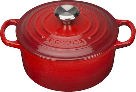 Le Creuset Braadpan Signature Kersenrood – Ø 18 cm / 1,8 Liter – Compacte Ronde Braadpan van Gietijzer – Iconische Rode Emaille Coating – Perfect voor Soepen, Stoofjes en Kleine Porties – Oven- en Inductiegeschikt