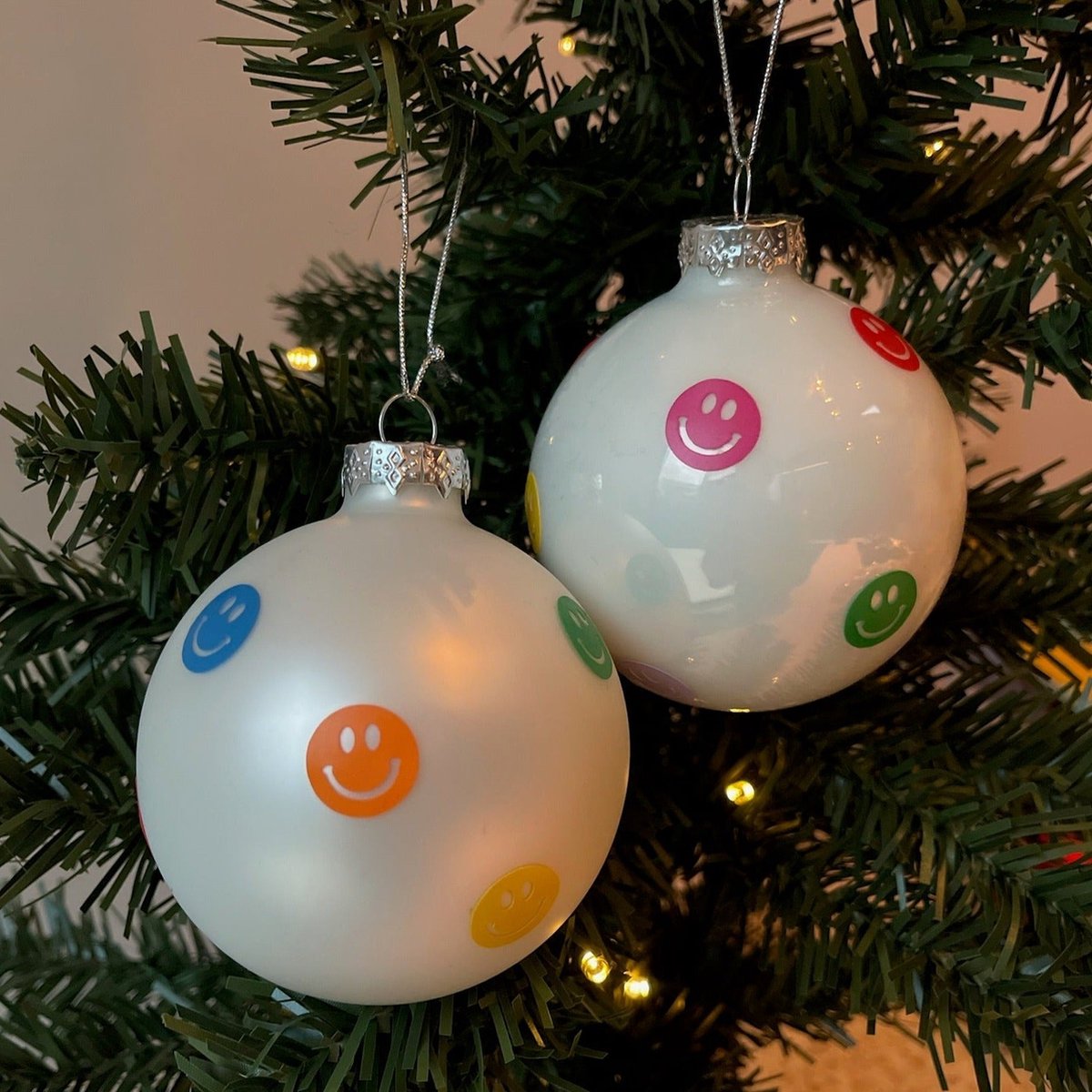 Smiley kerstballen - 2 stuks - 8cm - The Multicolor Christmas Smiles