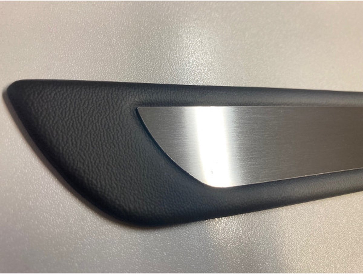 Instaplijsten voor Peugeot 508 1 2010-2018 (5 deurs) - Kras bescherming - Set van 4 - Zwart/metallic