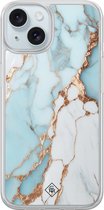 Casimoda® hoesje - Geschikt voor iPhone 15 - Marmer Lichtblauw - 2-in-1 case - Schokbestendig - Marble design - Verhoogde randen - Blauw, Transparant