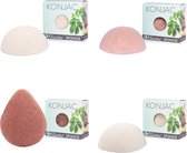 Vier konjac sponzen met verpakking: twee witte ronde, één roze ronde en één roodbruine druppelvormige.