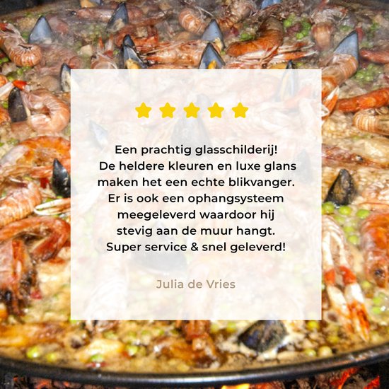 MuchoWow® Glasschilderij 160x120 cm - Schilderij acrylglas - Zeevruchtenrijst gekookt in een brandhou. Paella is een van de traditionele gerechten van Spanje - Foto op glas - Schilderijen