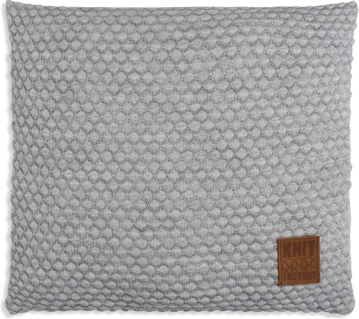 Knit Factory Juul Sierkussen - Vierkant kussen - Kussen woonkamer - Bank kussen - Decoratie kussen - Licht Grijs/Beige - 50x50 cm - Kussenhoes inclusief kussenvulling