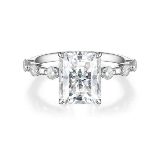 Isla - Platinum Radiant Geslepen Moissanite Ring met Zijstenen - 2.7 karaat