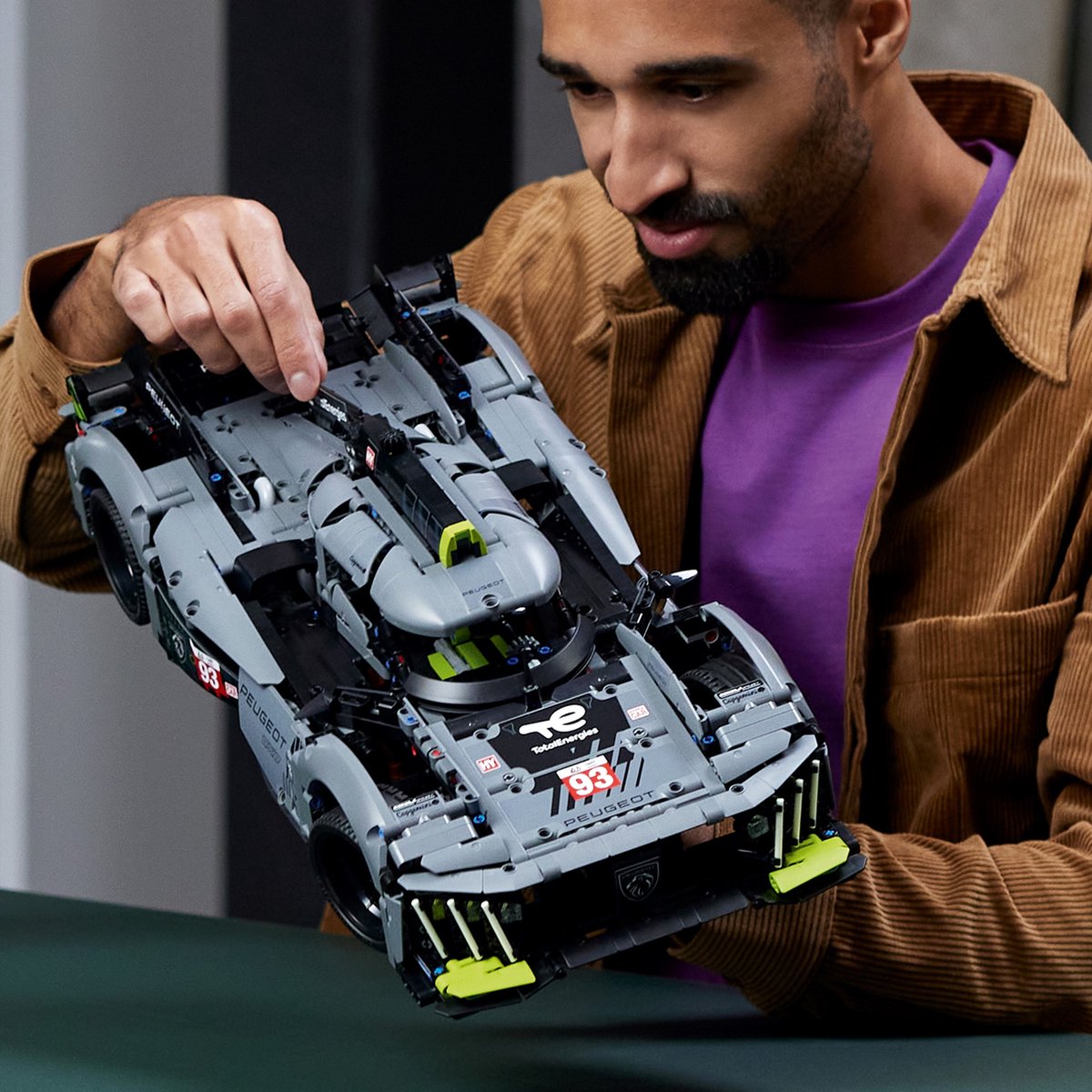 LEGO Technic PEUGEOT 9X8 24H Le Mans Hybrid Hypercar Modelauto Bouwpakket voor Volwassenen - 42156 — afbeelding 16
