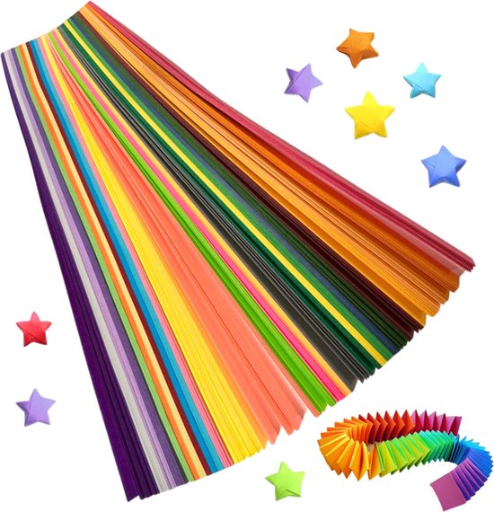 Veelkleurige papieren stroken, regenboogkleurige origami sterren en een gevouwen papier ketting.