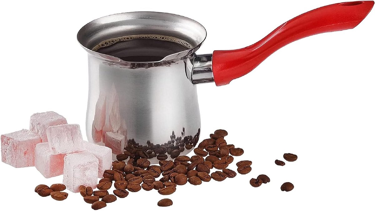 Turkse koffiepot, Turkse koffiezetapparaat van rood staal.
