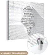 MuchoWow® Glasschilderij 20x20 cm - Schilderij acrylglas - Een zwart-witte illustratie van een tekst in de vorm van Tunesië - Foto op glas - Schilderijen
