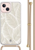 Casimoda® hoesje met beige koord - Geschikt voor iPhone 13 - Palm Leaves Beige - Afneembaar koord - TPU/acryl - Bruin/beige