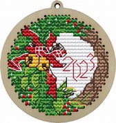Borduurpakket op hout - Kerstboomhanger Winter Wreath - Winterkrans - Kind Fox