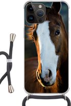 Geschikt voorApple Iphone 14 Pro Max - Crossbody Case - Paard - Kop - Licht - Siliconen - Crossbody - Backcover met Koord - Telefoonhoesje met koord - Hoesje met touw