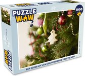 Puzzel Een close-up van een versierde kerstboom - Legpuzzel - Puzzel 1000 stukjes volwassenen - Kerst - Cadeau - Kerstcadeau voor mannen, vrouwen en kinderen